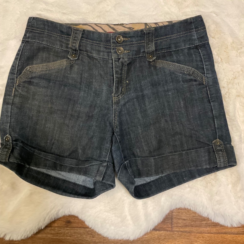 One 5 One Size 6 Denim Shorts Dark Wash Women 4.75" Inseam
